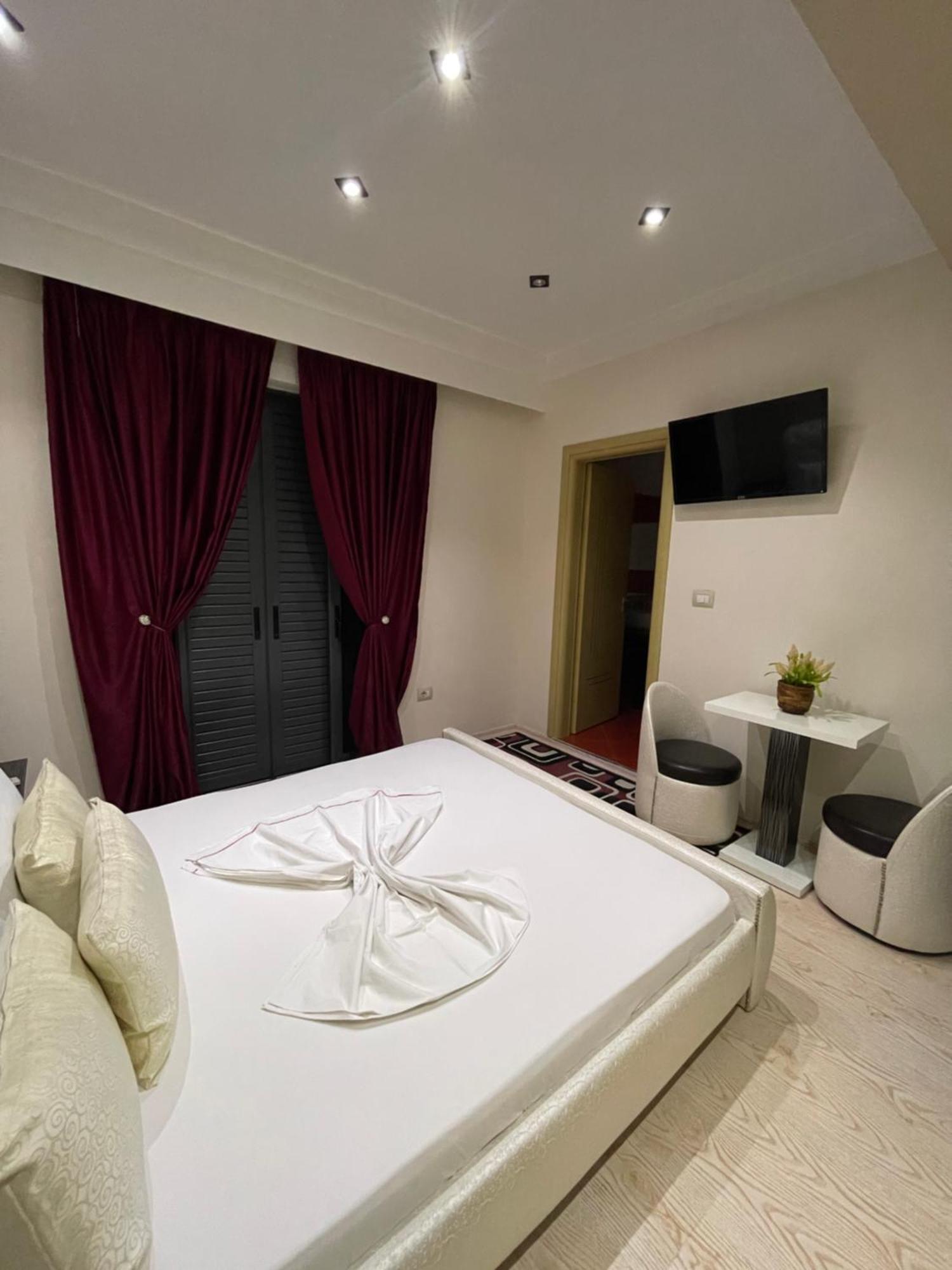 Hotel Selfo Dervician Екстер'єр фото