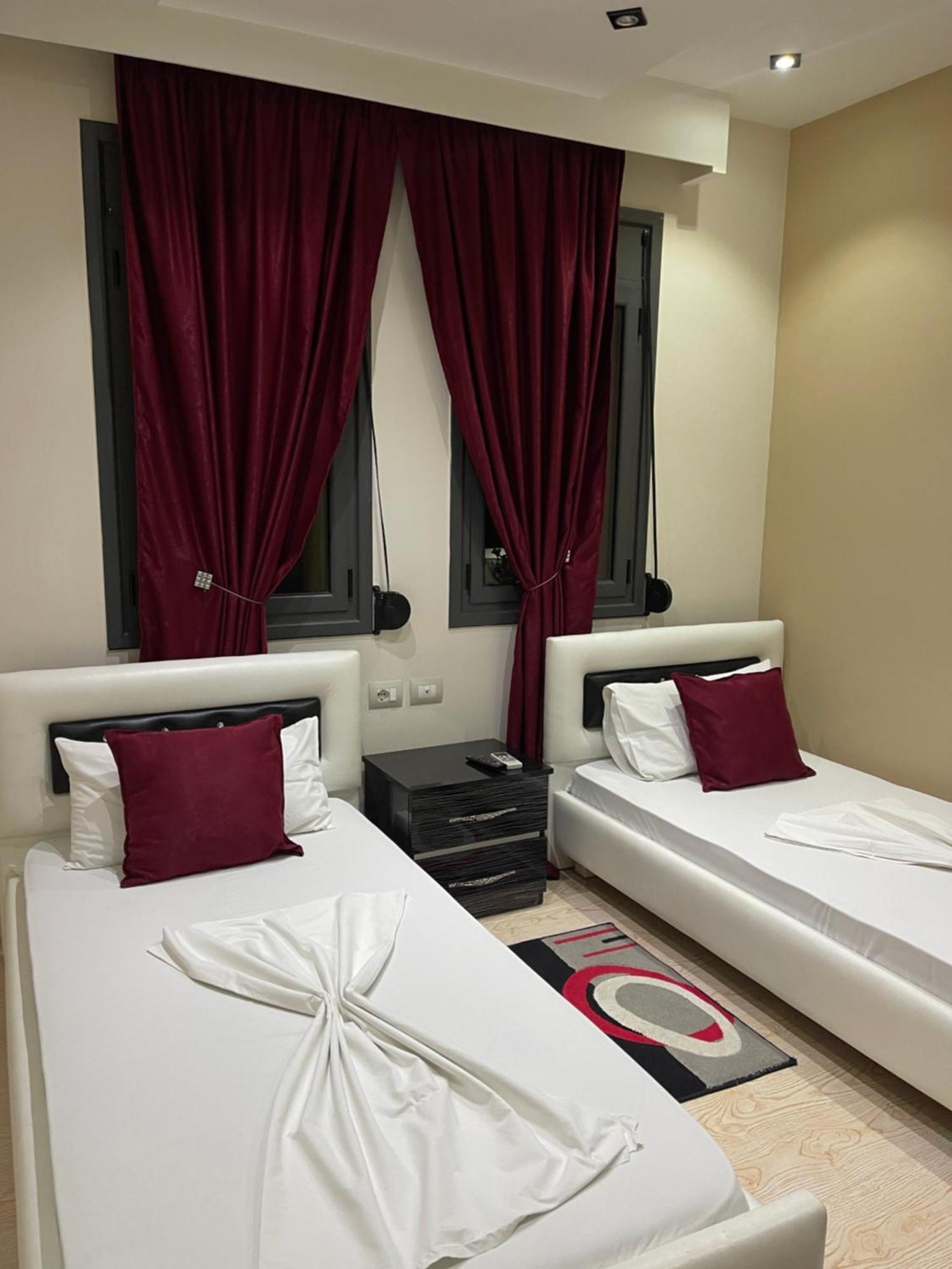 Hotel Selfo Dervician Екстер'єр фото