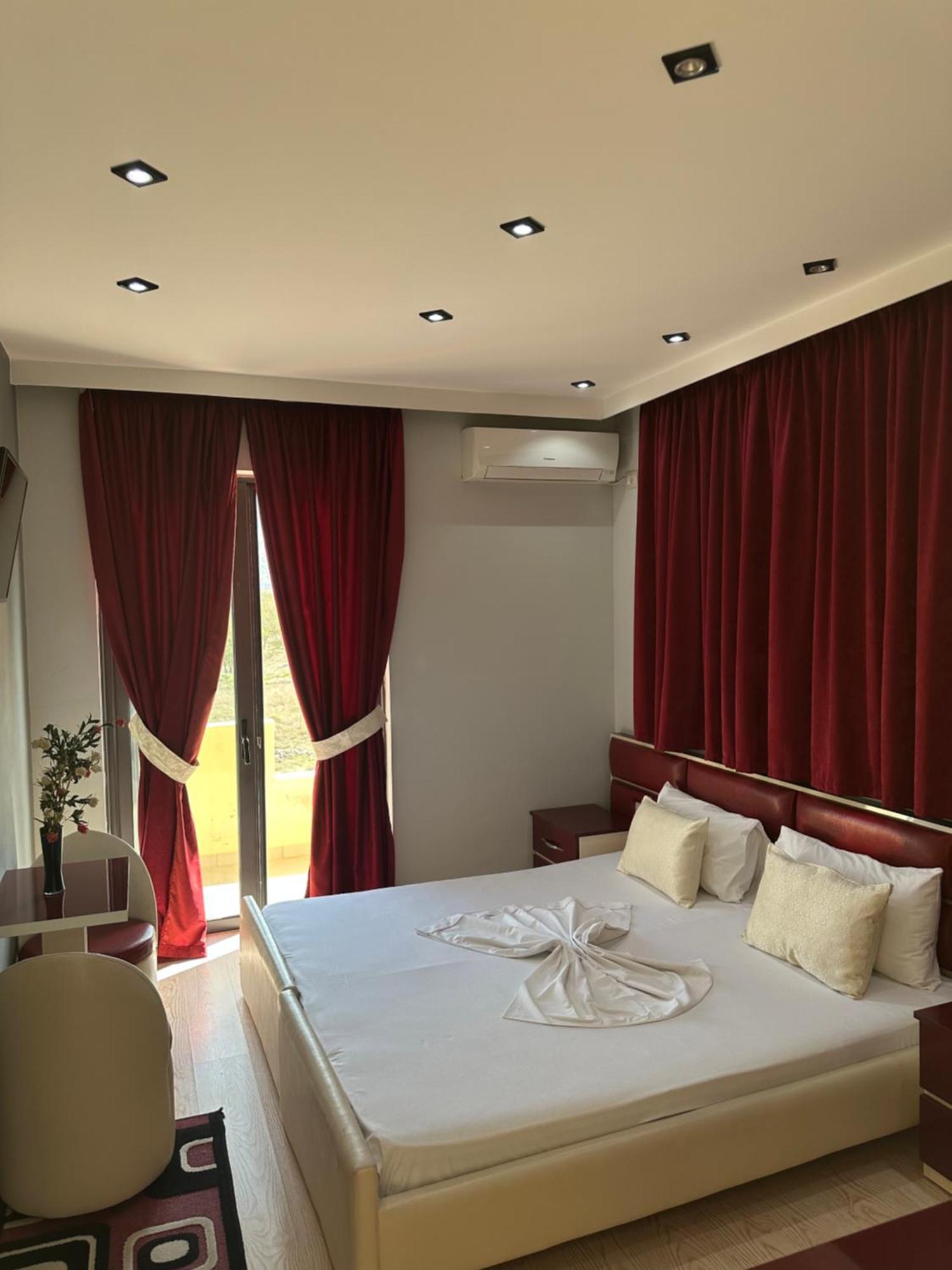 Hotel Selfo Dervician Екстер'єр фото
