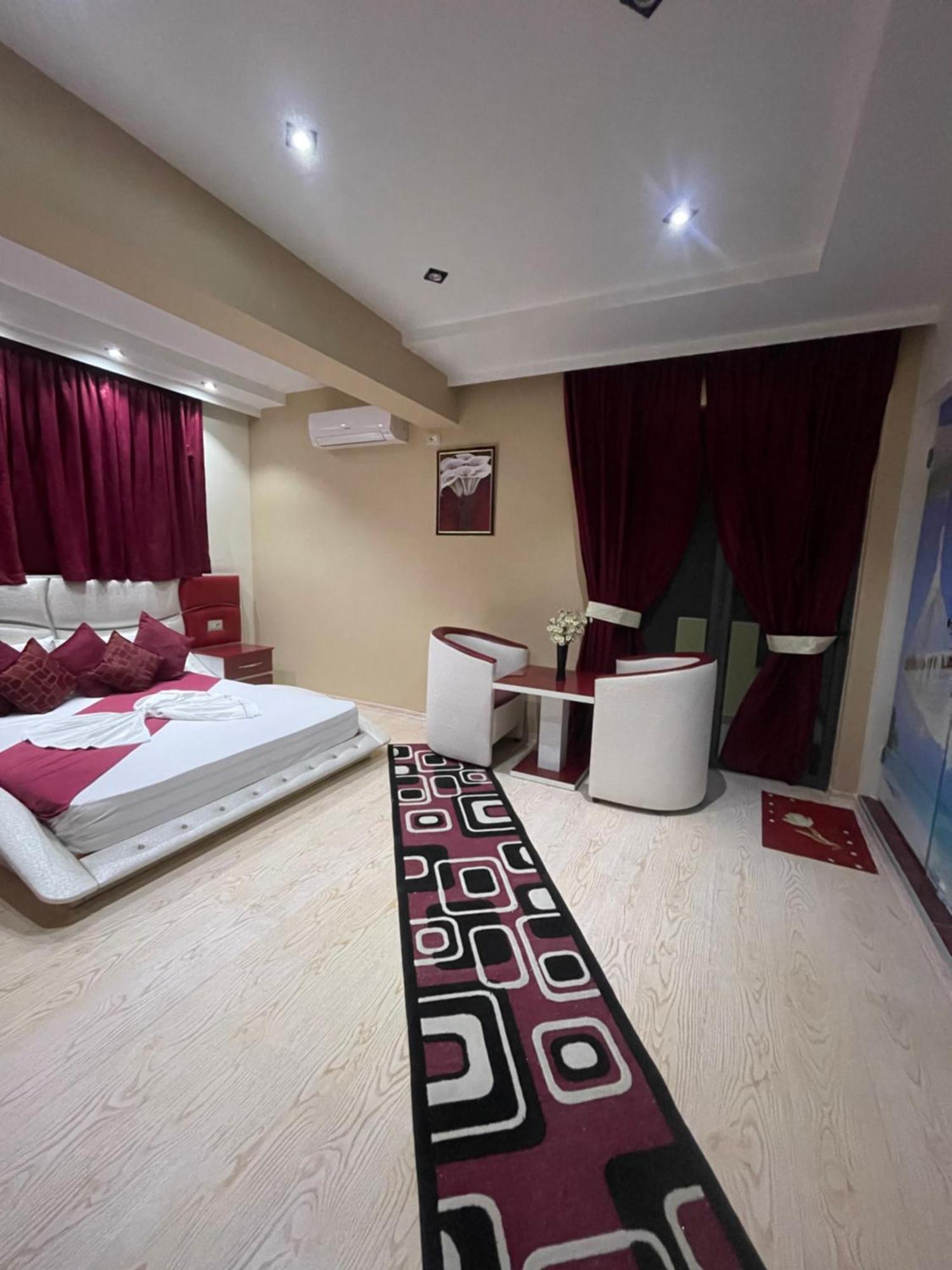 Hotel Selfo Dervician Екстер'єр фото