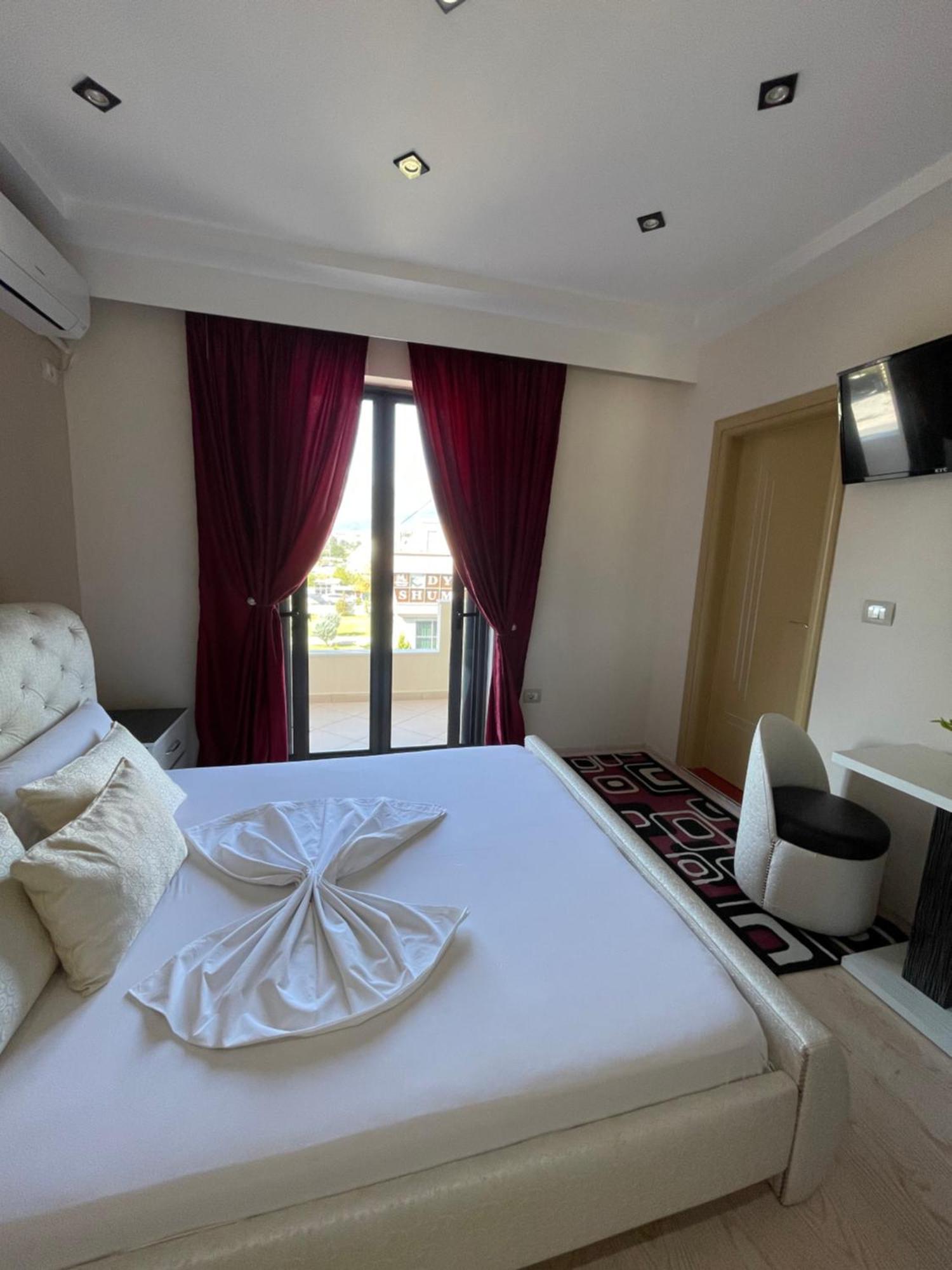 Hotel Selfo Dervician Екстер'єр фото