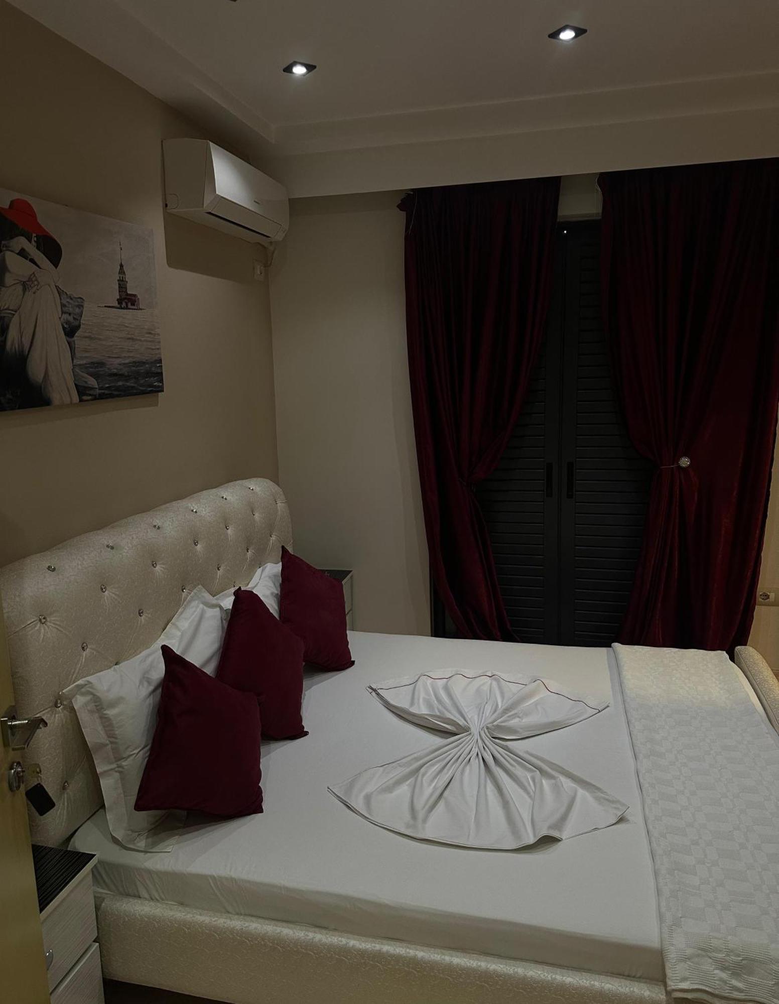 Hotel Selfo Dervician Екстер'єр фото