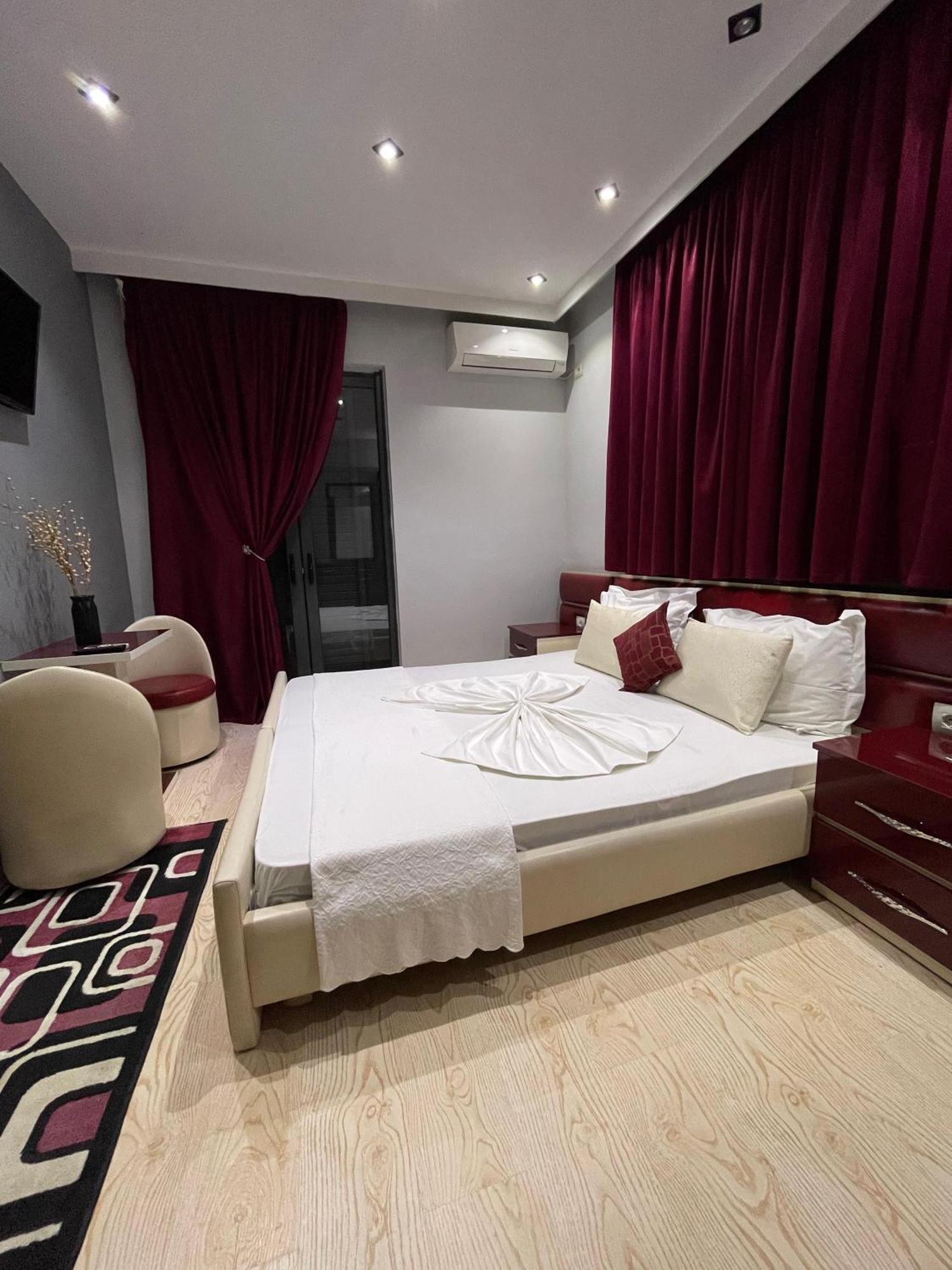 Hotel Selfo Dervician Екстер'єр фото